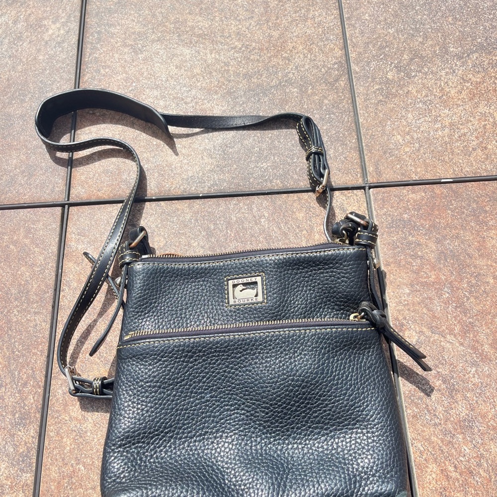 Dooney & Bourke Black GENUINE Leather Dillen Letter Carrier Purse - Picture 2 of 12